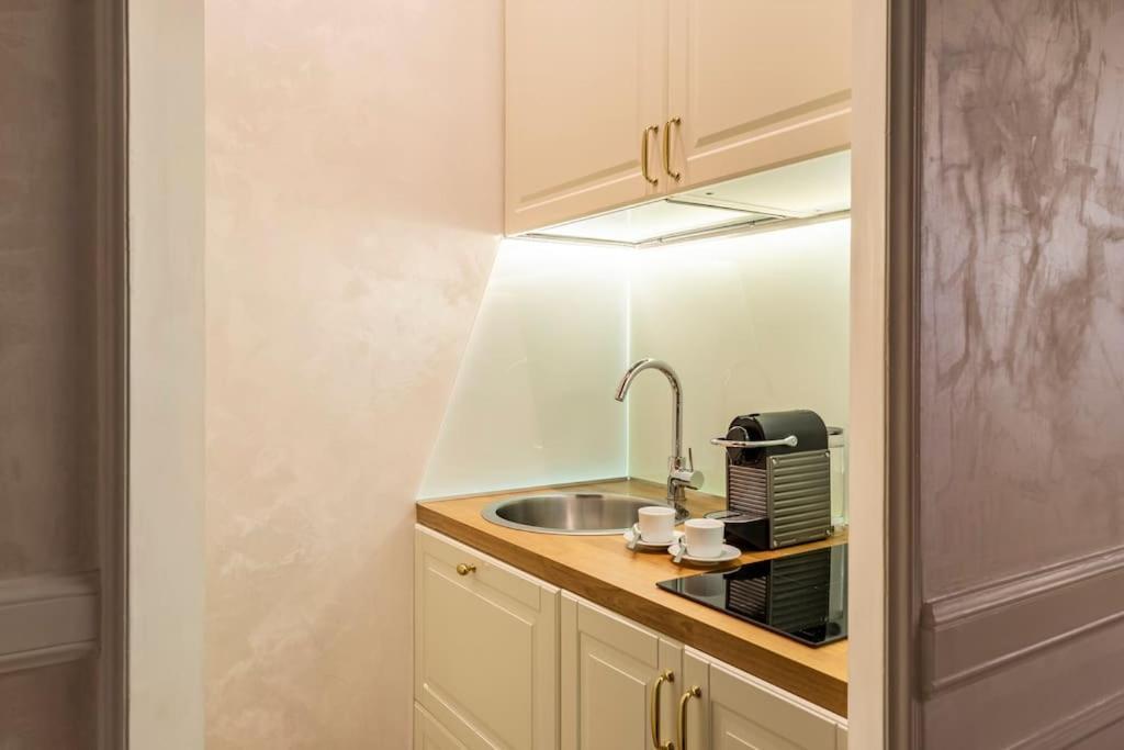 Frattina Elegance Suite Рим Екстериор снимка